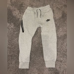 Nike jogger sweats. Youth Medium. Deep pocket zippers closed. Posterior stain